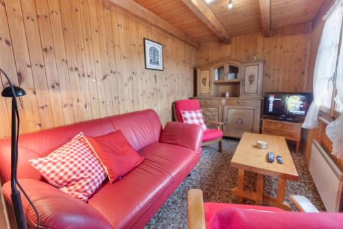 Chalet rustique avec parking privé et terrasse