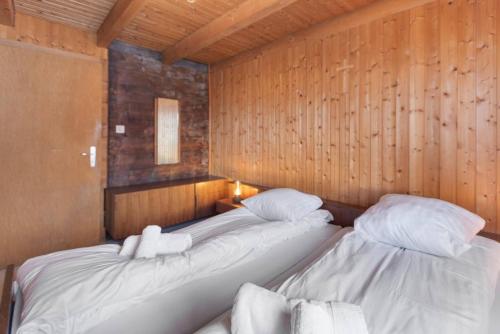 Chalet rustique avec parking privé et terrasse