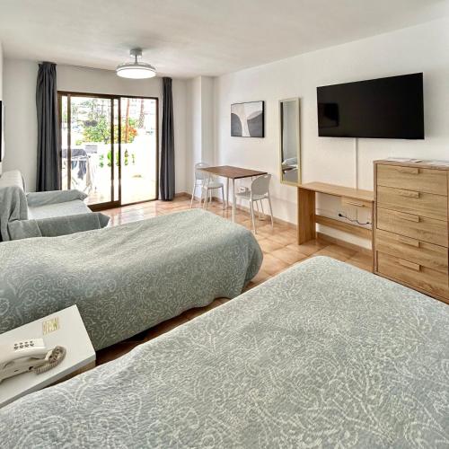 Pool View Studio Apartment Ref C015