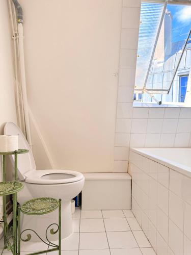 Central Cozy Apartment Near Marais