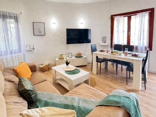 Villa Margarita Dénia con vistas al mar, piscina privada y jacuzzi