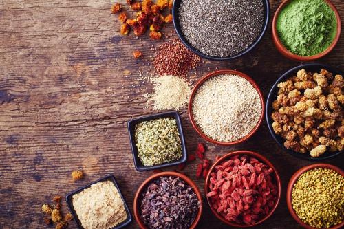 a table with bowls of different types of pulses at Pura Vida Hotel Cuxhaven in Cuxhaven