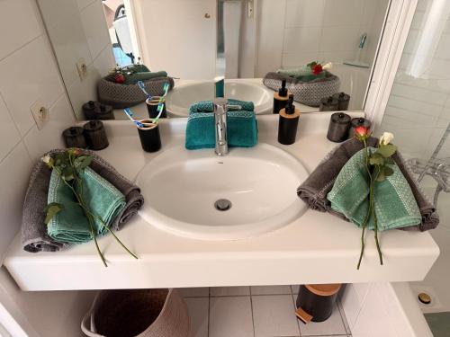 Joelle & Marc Nice 2 bedrooms apartment, near beach, AC, parking lot