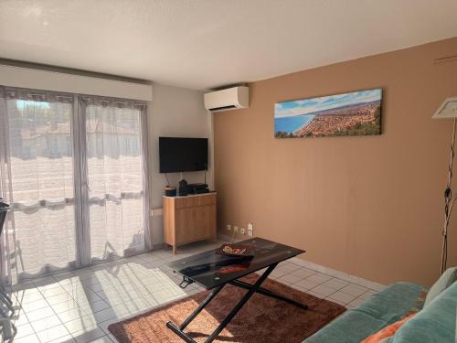 Joelle & Marc Nice 2 bedrooms apartment, near beach, AC, parking lot