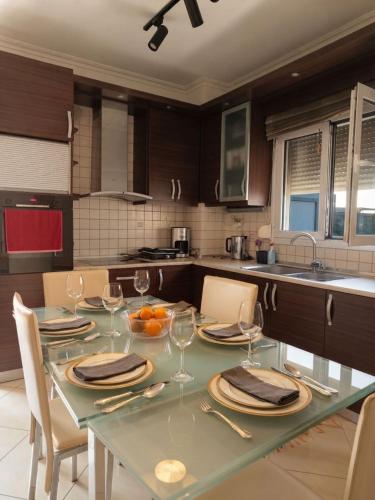 Sofies House next to Papageorgiou Hospital, private parking included