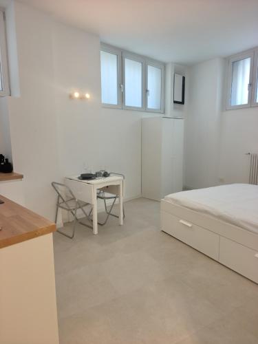 Duomo 10 Min - Spacious Studio with AC, Dryer & Self Check-In