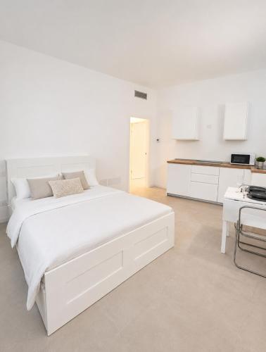 Duomo 10 Min - Spacious Studio with AC, Dryer & Self Check-In