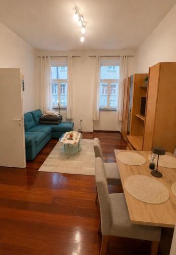Vienna Apartment near U-Bahn up to 4 Guests 2,5 km to Center Bed Sofa Bed Wi-Fi