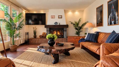 Thun Oasis - Pool, Parking & Mountain Views