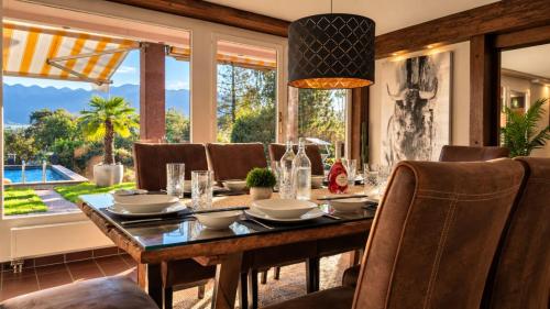 Thun Oasis - Pool, Parking & Mountain Views