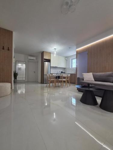 COMFORTABLE and modern APARTMENT IN KALAMATA