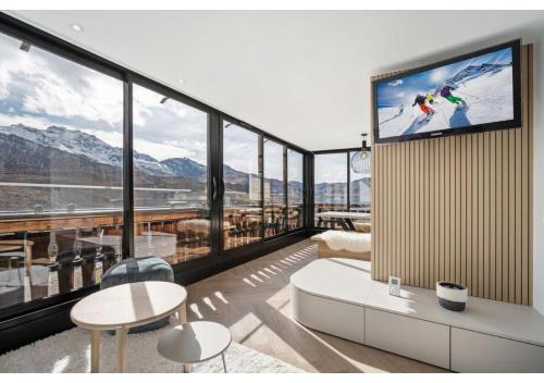 Premium Ski-In Out apartment with Views
