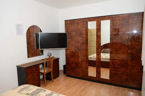 a bedroom with a mirror and a desk and a tv at Apartments Villa Split in Krapinske Toplice