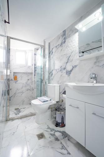 Elegant Luxury 2BR Apartment in Glyfada