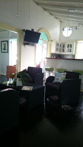 Ruang duduk di Palm Cottage