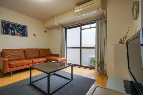 Direct Airport Bus & Namba! Spacious 2BR Apt for 5