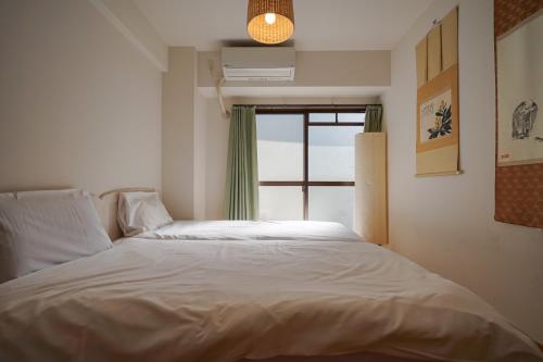 Direct Airport Bus & Namba! Spacious 2BR Apt for 5