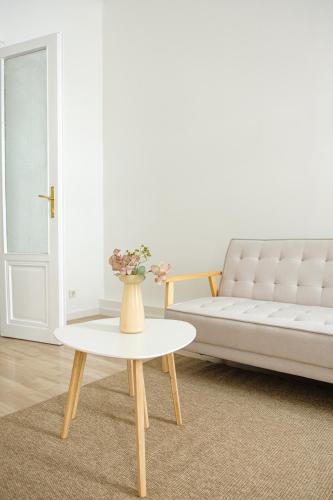 AUTHENTiC APARTMENT NEAR NASCHMARKT
