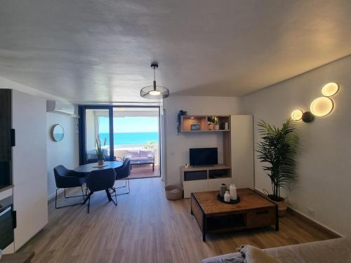 Vue mer, terrasse, plage à 50 m, Parking