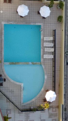an overhead view of a swimming pool in a building at Aptos Privativos Vista Mar Hotel Paradise Flat in Natal