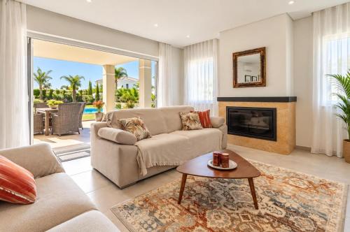Holiday House Beach Porto Mós by Villas Key
