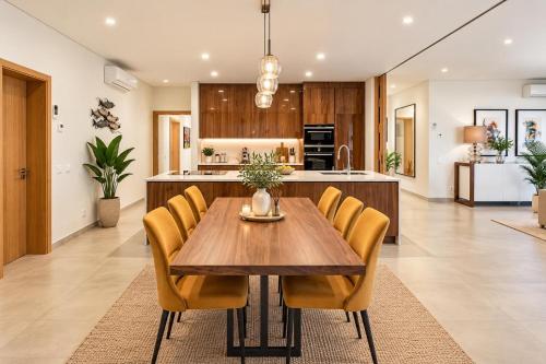 Holiday House Beach Porto Mós by Villas Key