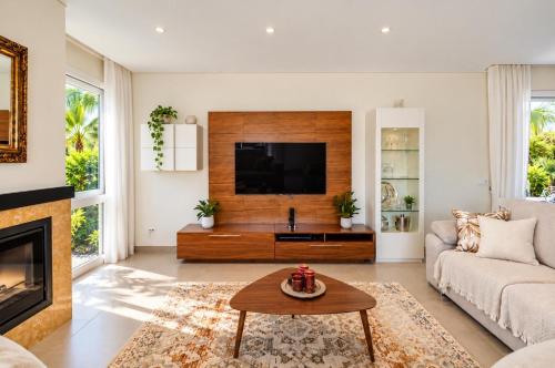 Holiday House Beach Porto Mós by Villas Key