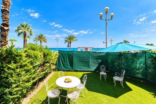 PROM 193-C - Apartement in Front of the sea 2 rooms with terrace and garden