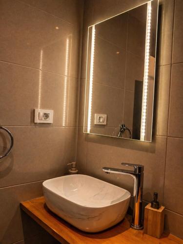 Karlo - Very Cozy accommodation with Balcony & free parking
