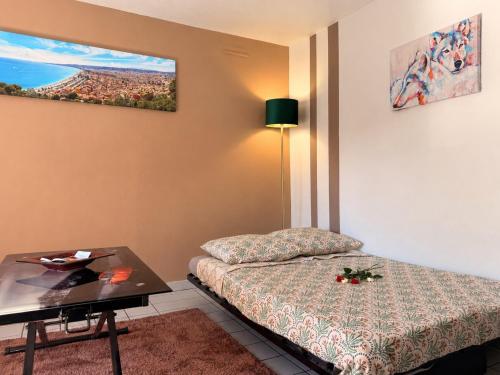 Joelle & Marc Nice 2 bedrooms apartment, near beach, AC, parking lot