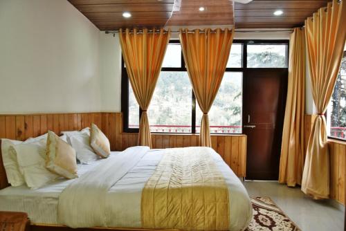 מיטה או מיטות בחדר ב-Hotel Akash