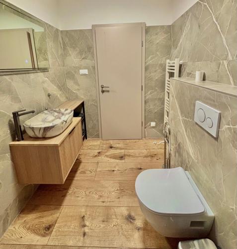City 3 bedroom beach apartment with parking