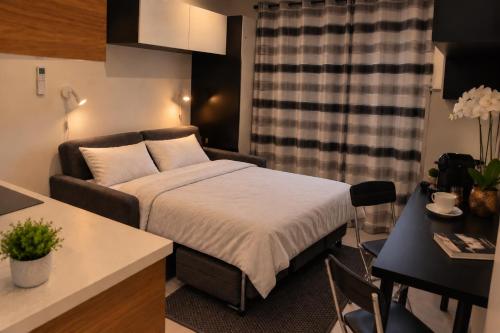 Studette Cannes Croisette Martinez Area
