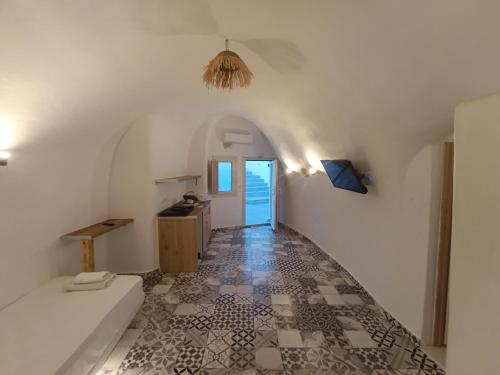 Cycladic Center Economy Rooms