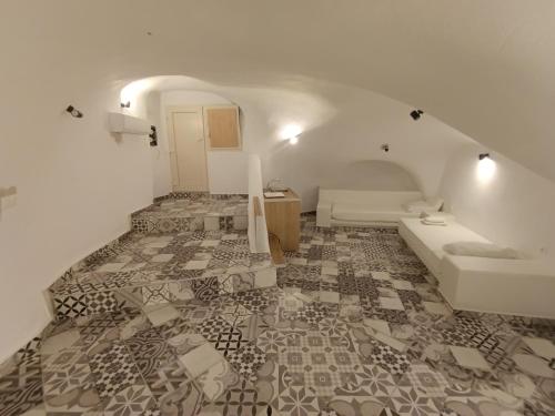 Cycladic Center Economy Rooms
