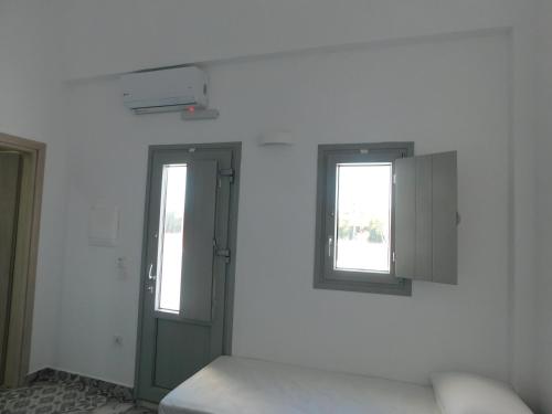 Fira Sunrise Economy Rooms