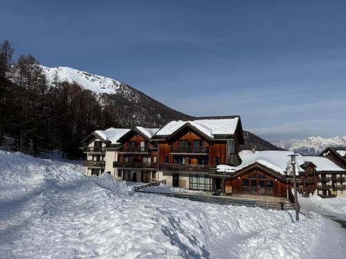 Le Refuge de la Combe d'Or, Fully south facing Swimming pool Spa