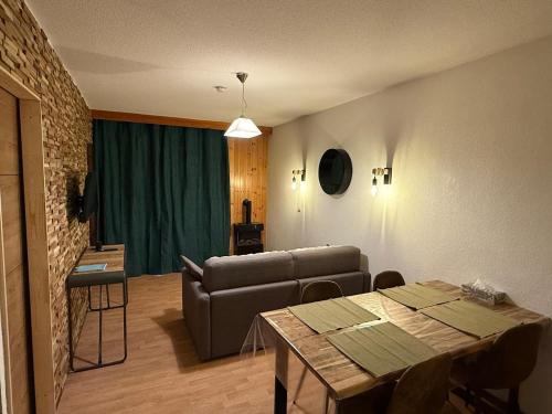 Le Refuge de la Combe d'Or, Fully south facing Swimming pool Spa