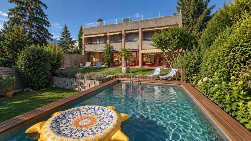 Thun Oasis - Pool, Parking & Mountain Views