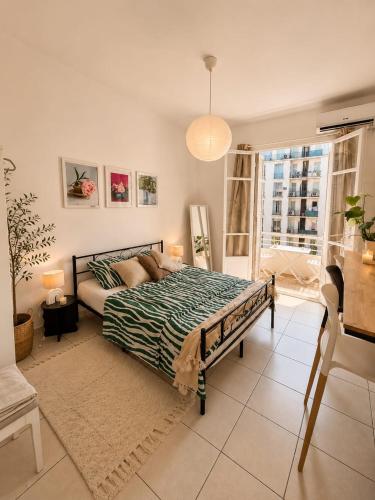 2 Bedroom, private bath plus Near Beach