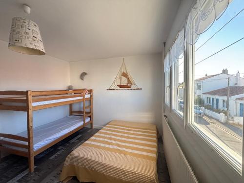 Maison 2 Chambres avec Jardin, Quartier La Chaume, Proche Plage et Commerces