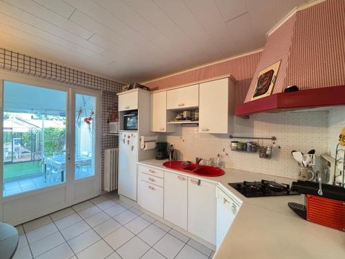 Maison 2 Chambres avec Jardin, Quartier La Chaume, Proche Plage et Commerces