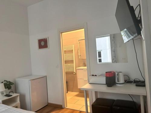 Central Zagreb Studio-Steps from Main Square
