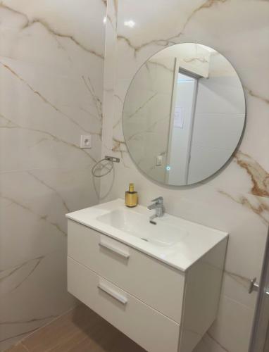 Habitación con baño privado en Alicante 3