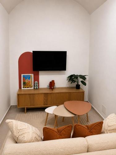 Renovated Cozy Haven - Old Town and Beach