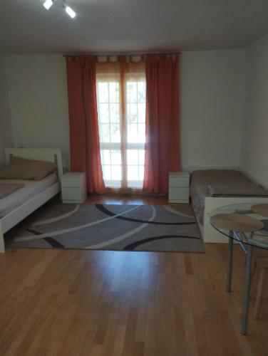 Graf Nafikov Zimmer 12