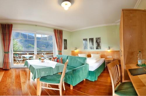 Imagen de la galería de Hotel Garni Mühlbacher - inklusive kostenfreiem Eintritt in die Alpentherme, en Bad Hofgastein