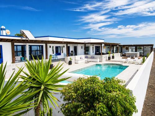 Villa Lucy - By AZ Rentals