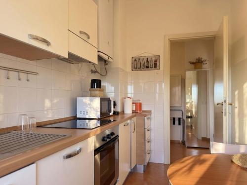 Homeby - Washington Studio Apartment