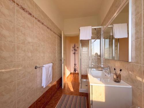 Homeby - Washington Studio Apartment
